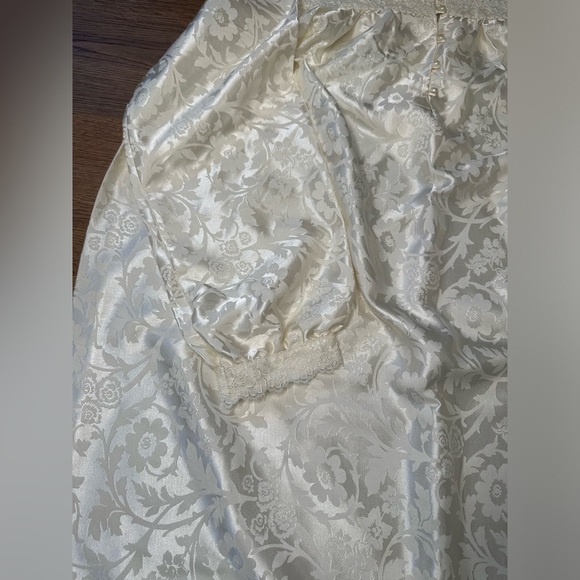 Women’s new cream house gown robe‎ size medium - Picture 4 of 9